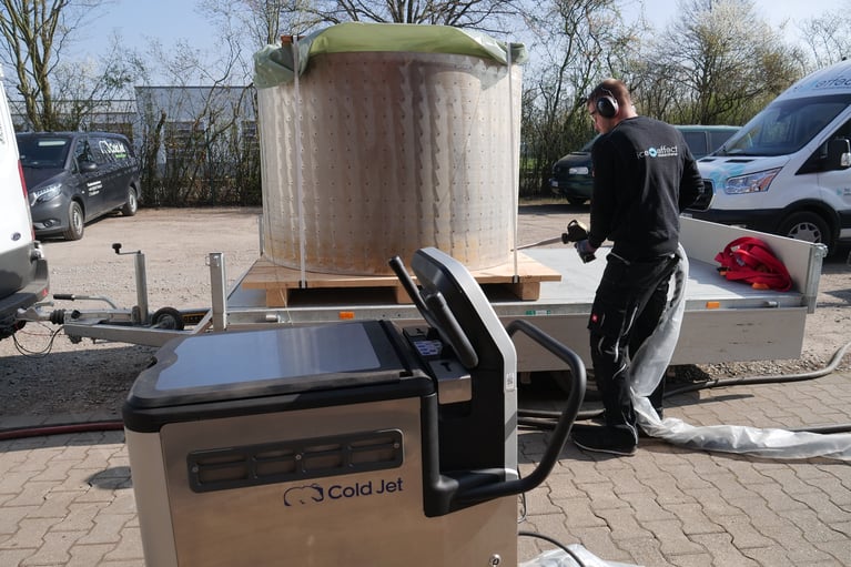 Schonende und gründliche Industriereinigung: Dienstleister ice-effect setzt auf Cold Jet