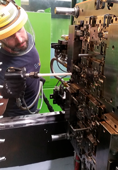 Technologiehersteller reduziert Zeit und Kosten für die Formenreinigung in einen Bruchteil davon